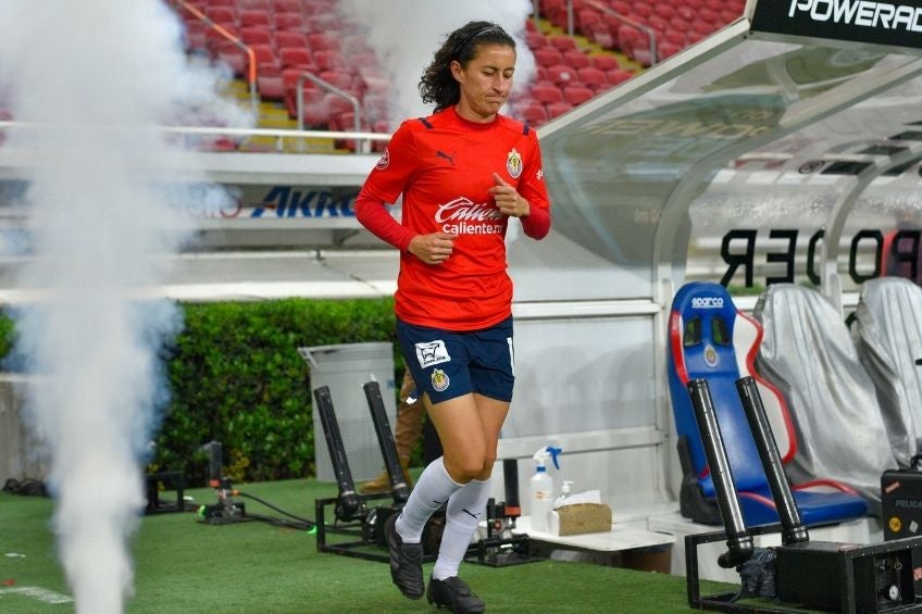 Tania Morales previo a un partido de Chivas Femenil