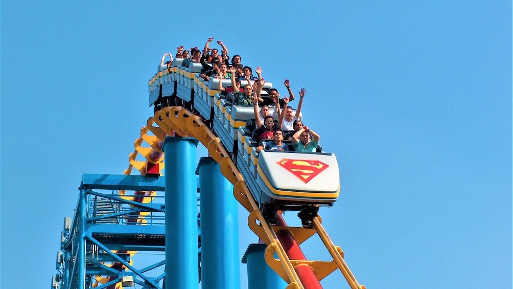 Director de Six Flags, acusado por discriminar a pareja homosexual