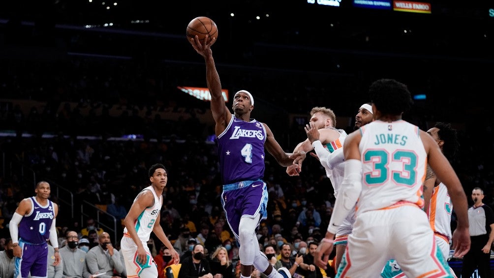 Rajon Rondo durante un partido con los Lakers