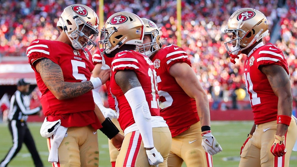 Jugadores de 49ers celebrando un TD