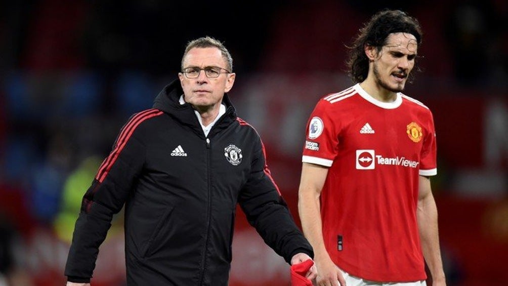 Ralf Rangnick y Edinson Cavani en partido del Manchester United