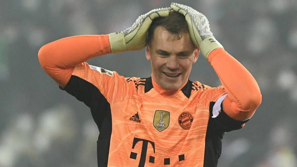 Manuel Neuer se lamenta en un juego