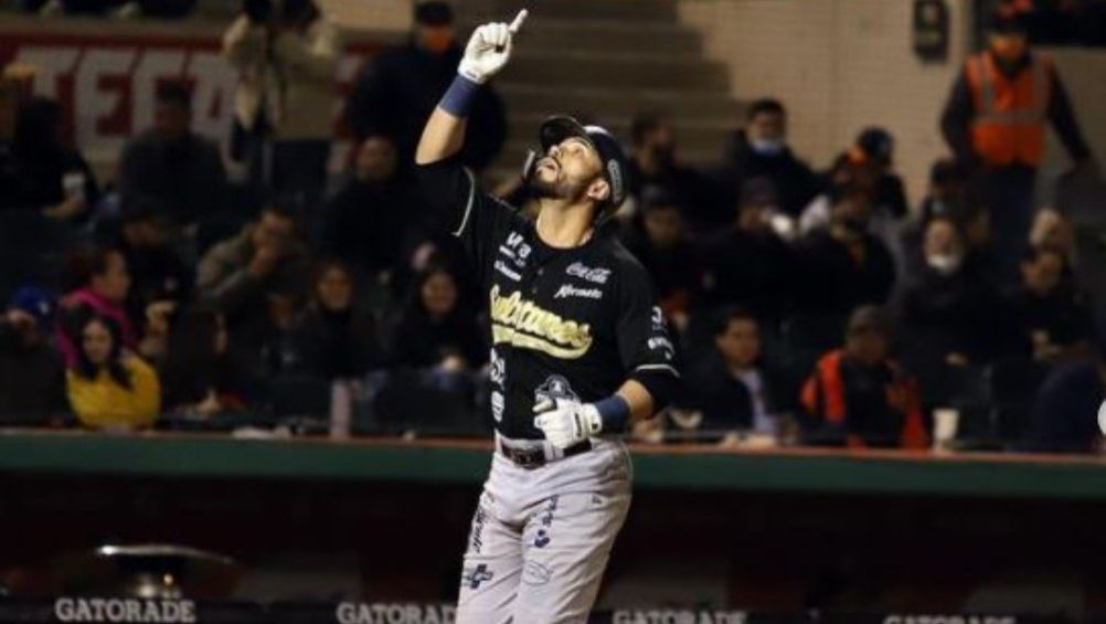 Jugadores de Sultanes en festejo