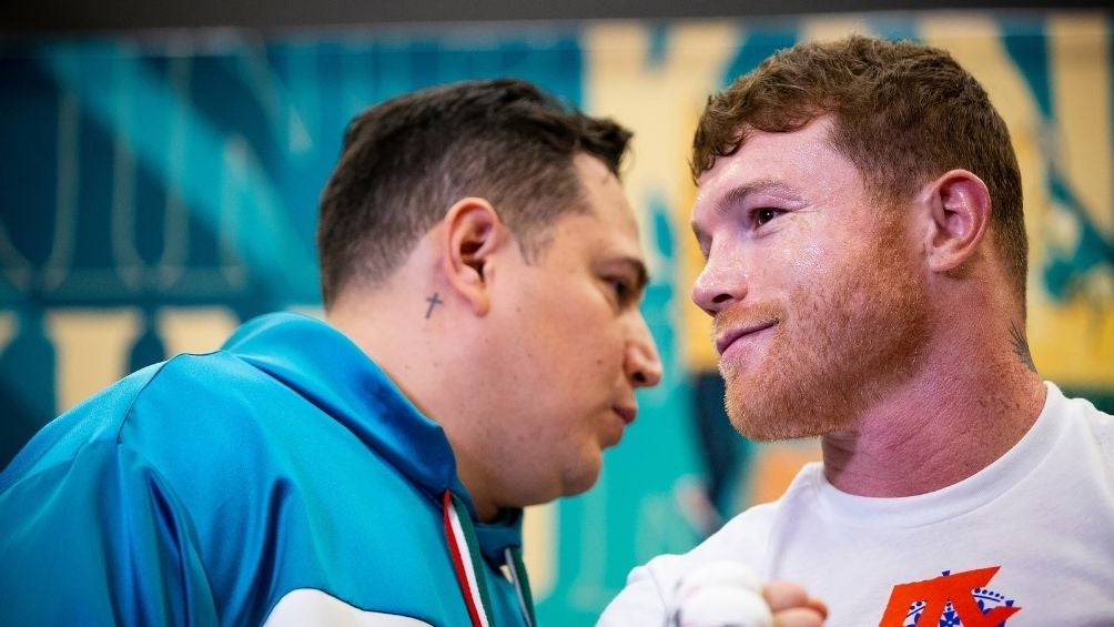 Eddy Reynoso y Canelo en presentación 