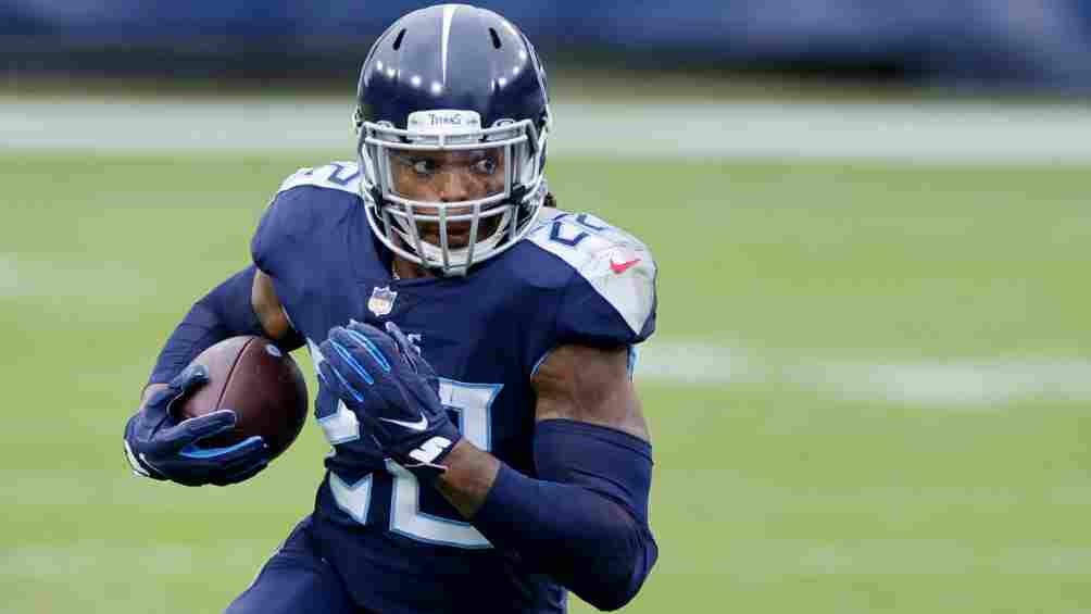 Derrick Henry entrenando con los Titans 