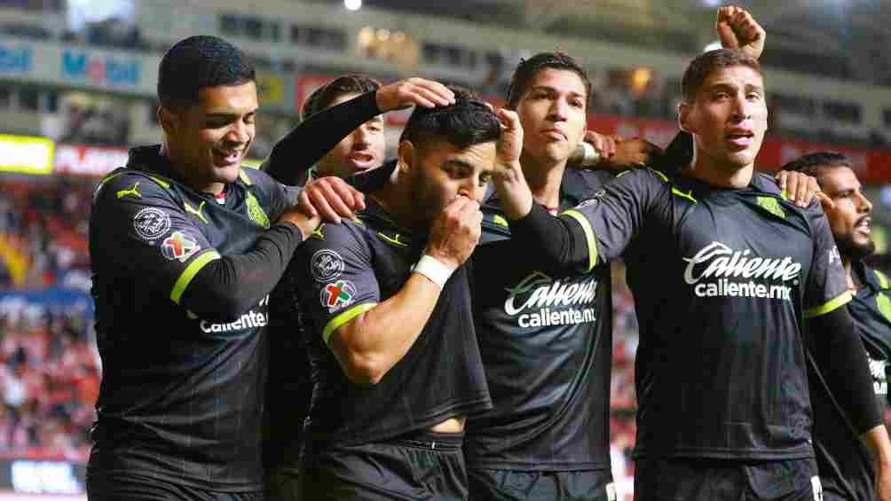 Chivas festejando gol ante Rayos 