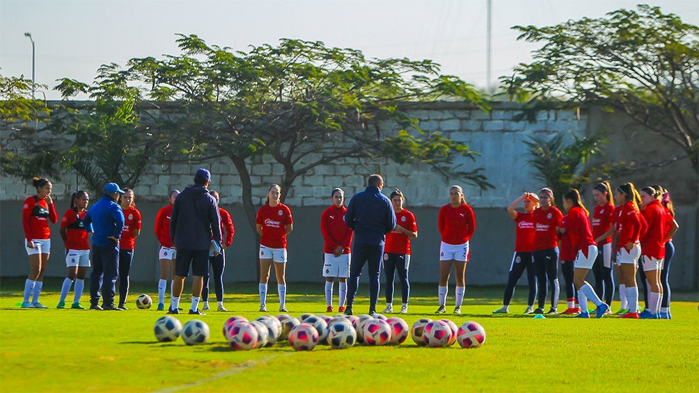 Jugadoras de Chivas Femenil previo a un entrenamiento