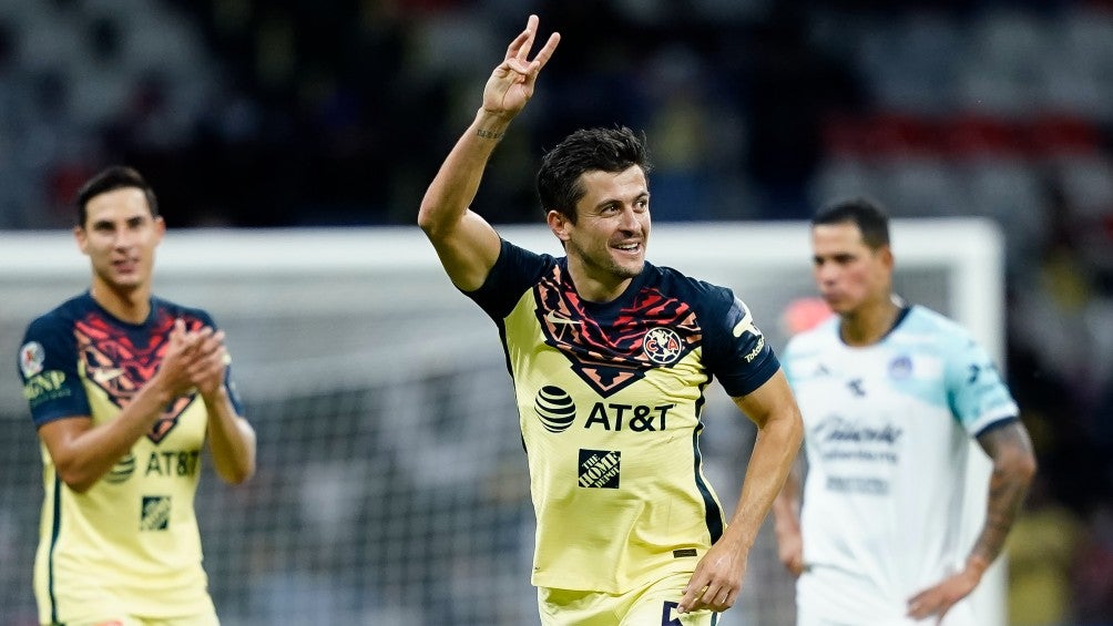 Fernando Madrigal durante un partido con América