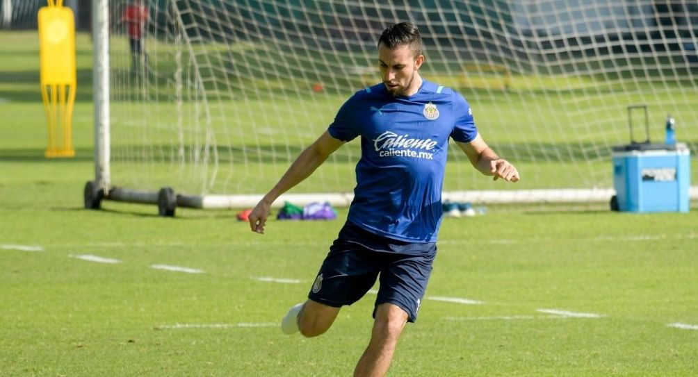 Alejandro Mayorga entrenando con Chivas