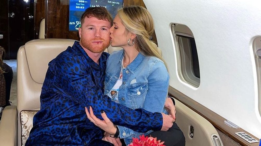 Canelo Álvarez y su esposa Fernanda Gómez viajando