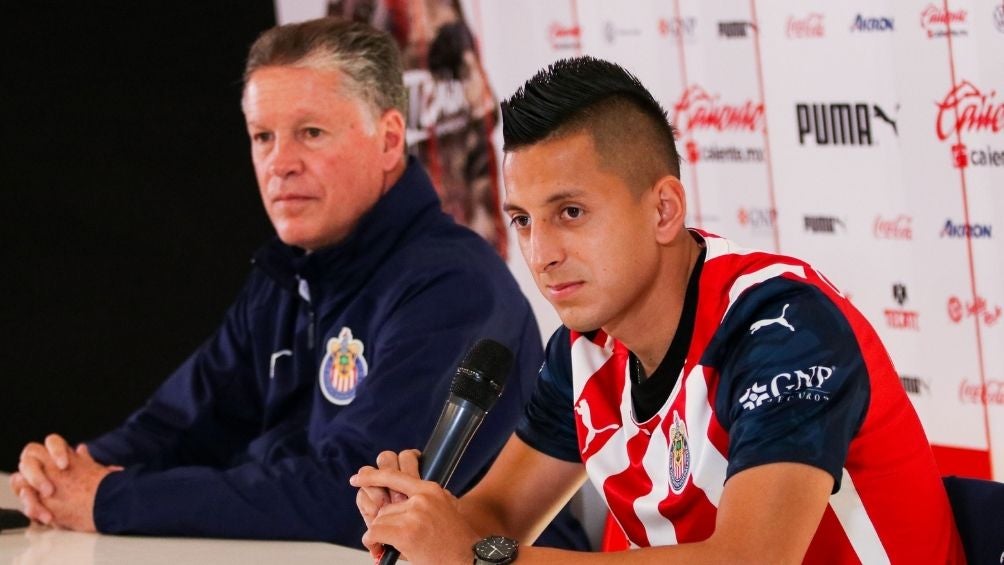 Alvarado en su presentación con Chivas