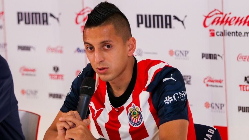 Alvarado en su presentación con Chivas