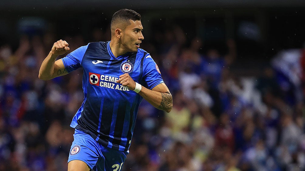 Orbelín Pineda en partido con Cruz Azul