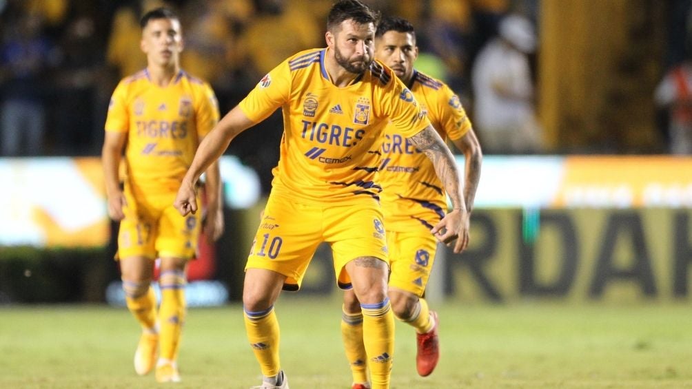 Gignac en un cotejo disputado en el Universitario