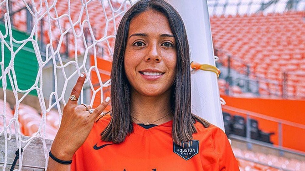 María en su presentación con Houston Dash