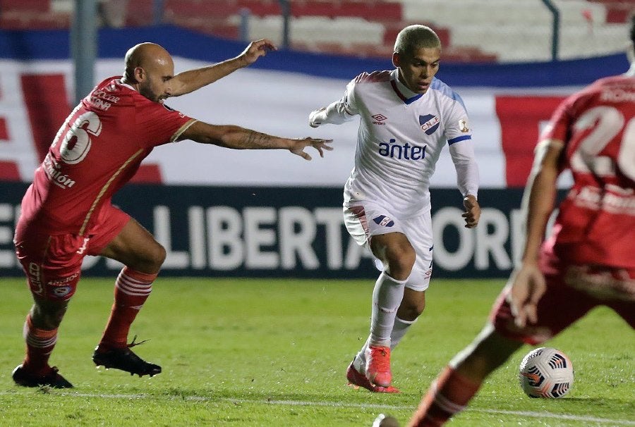 The attacker in a match with Nacional