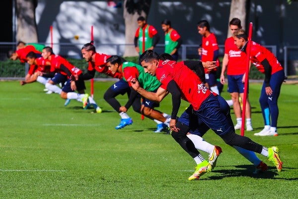 Chivas durante entrenamiento