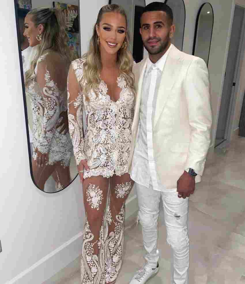 Mahrez y su esposa previo a un evento 