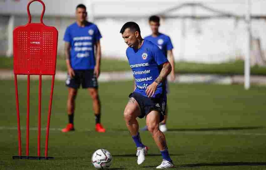 Gary entrenando con su selección 