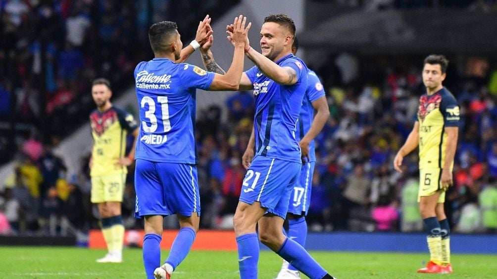 El uruguayo celebra un gol