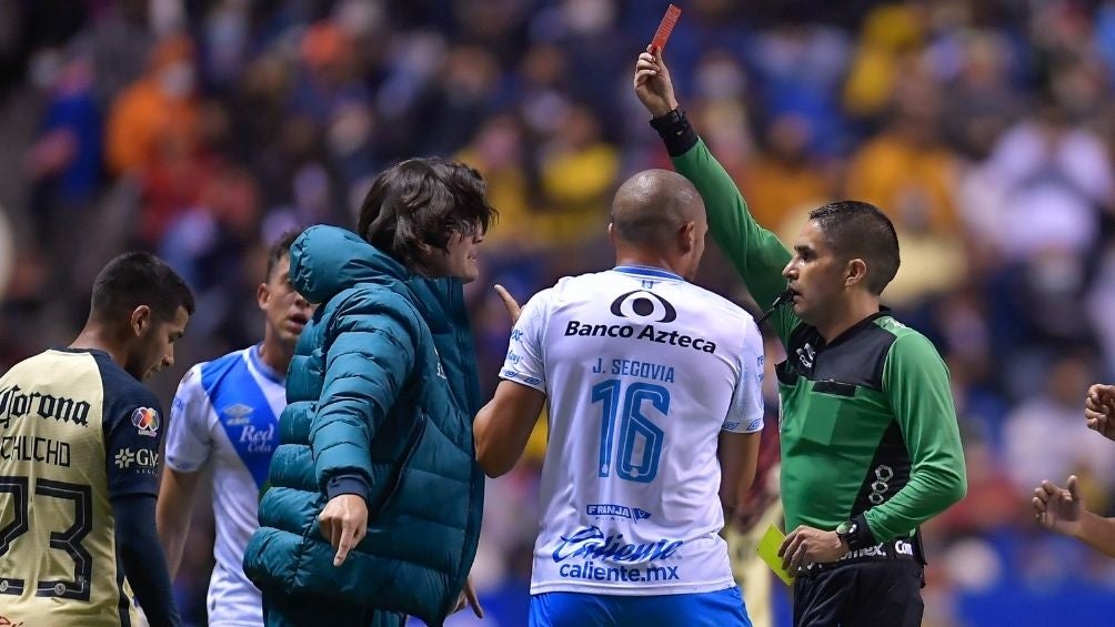 Solari fue expulsado vs Puebla