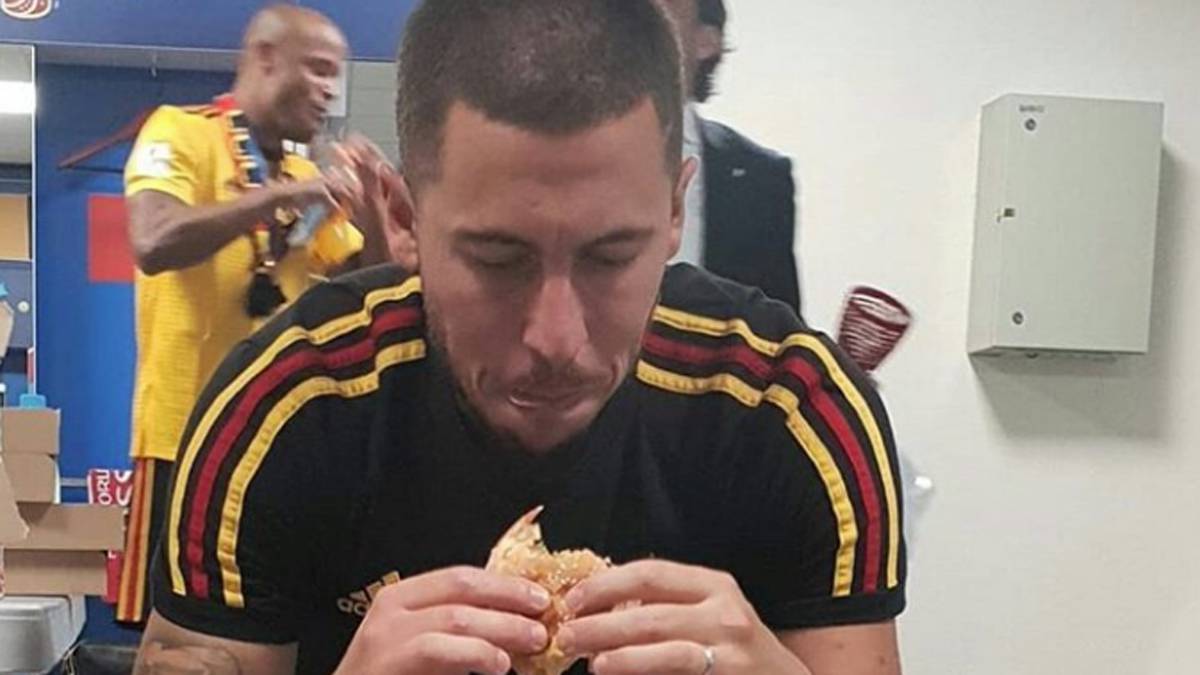 Eden Hazard disfruta una hamburguesa tras juego de Bélgica 