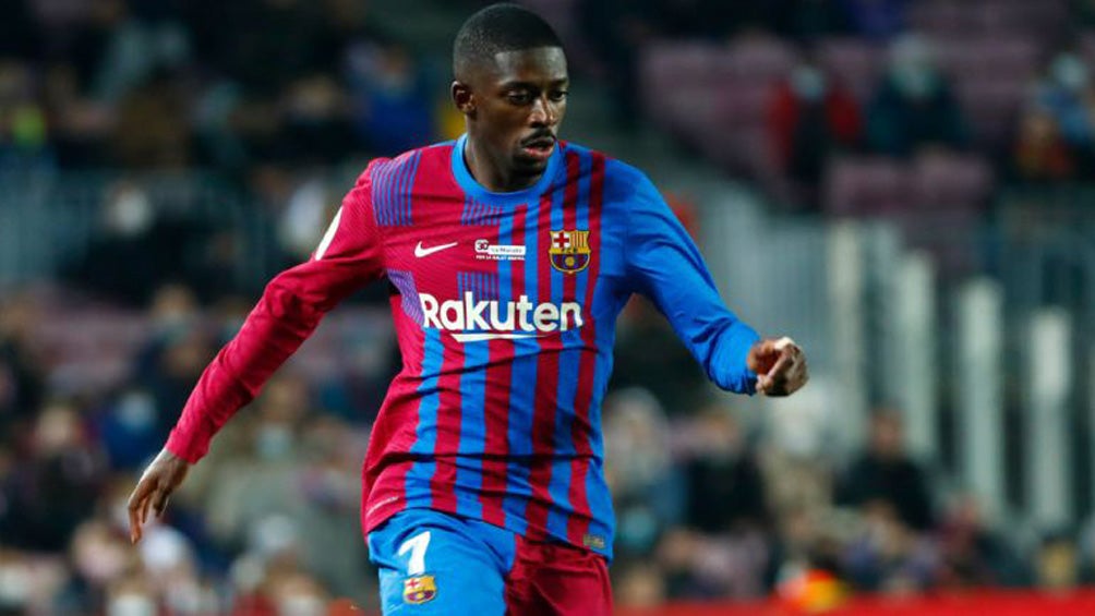 Ousmane Dembélé durante un duelo con el Barcelona 