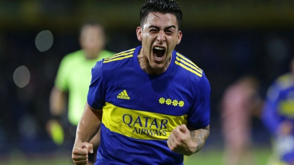 Cristian Pavón en un partido con Boca