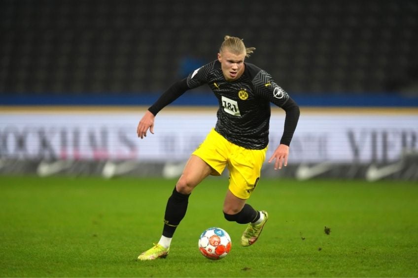 Haaland durante el partido del Borussia Dortmund