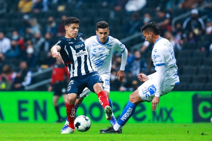 Ponchito González en acción con Rayados