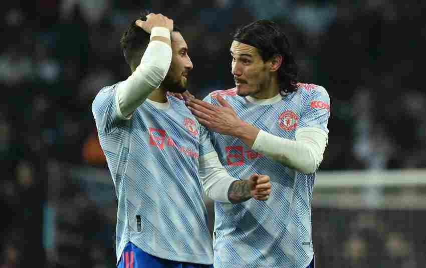 Edison Cavani y Telles durante el partido