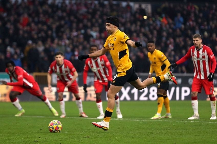 Raúl Jiménez durante el partido en el Molineux Stadium