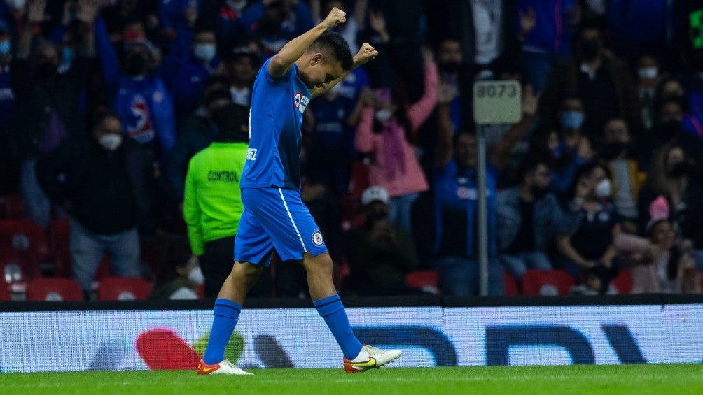 Charly Rodríguez celebra anotación con Cruz Azul