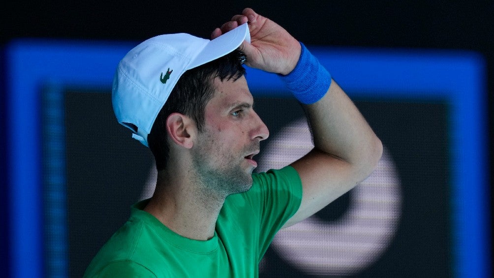 Novak Djokovic entrenando tenis en Australia