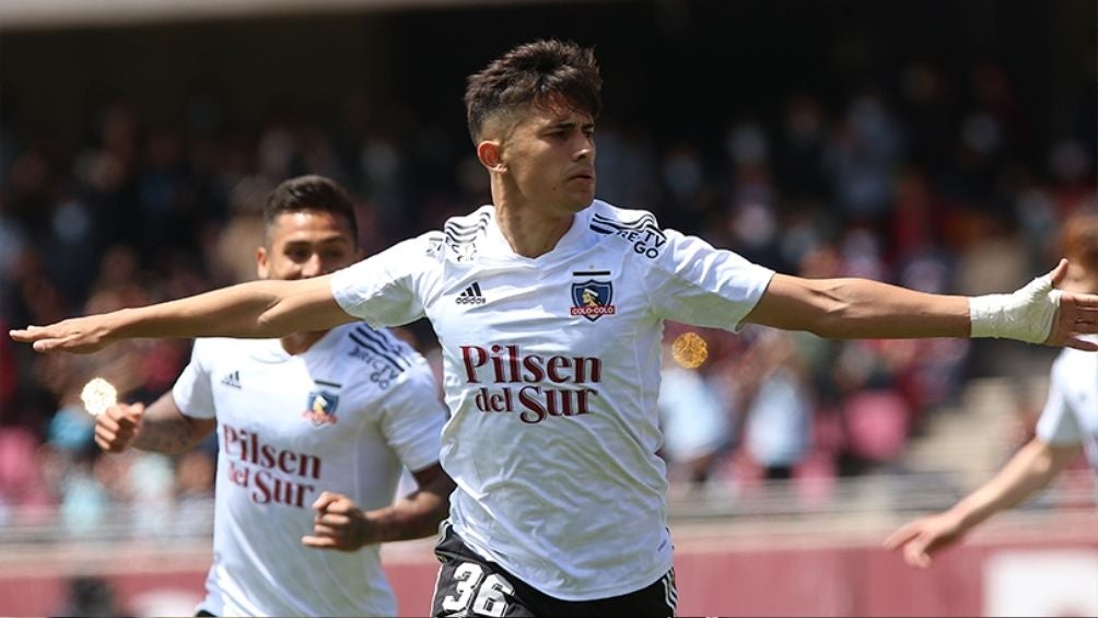 Pablo Solari en un partido con Colo Colo 