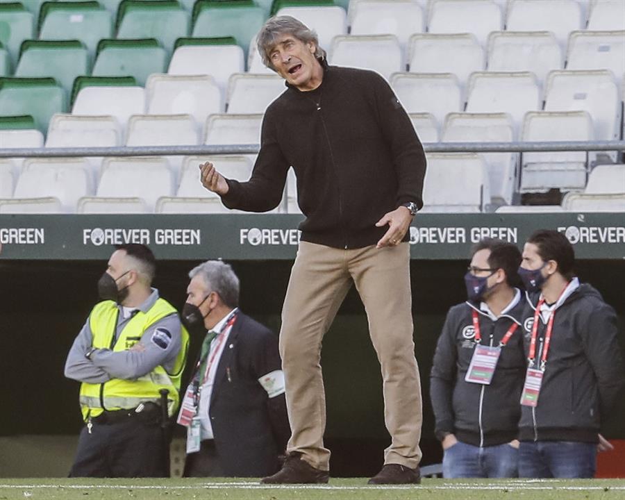 Manuel Pellegrini durante un partido del Betis