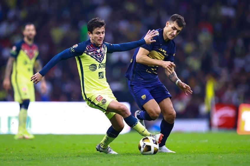 Fernando Madrigal enfrentando a Pumas