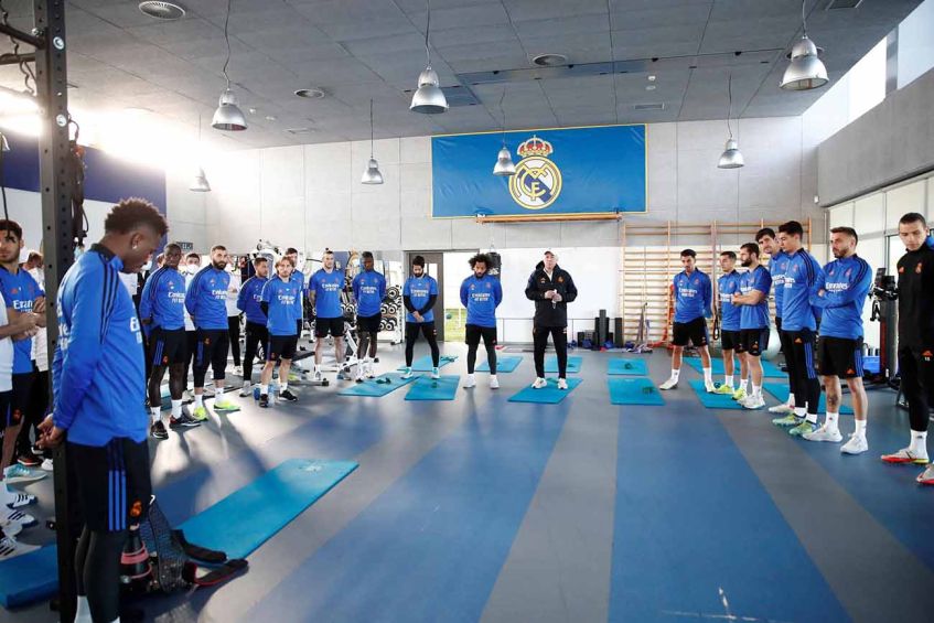 Minuto de silencio por Paco Gebto en el entrenamiento del Real Madrid