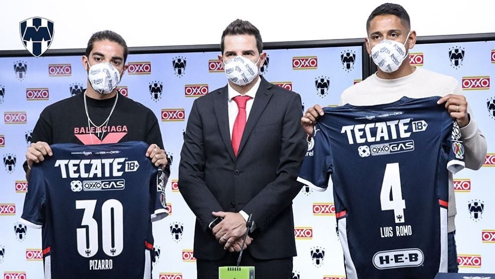 Pizarro fue presentado con Rayados 