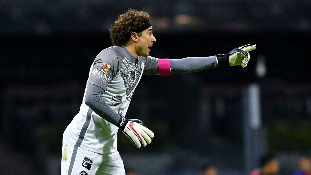 Ochoa en un partido con América