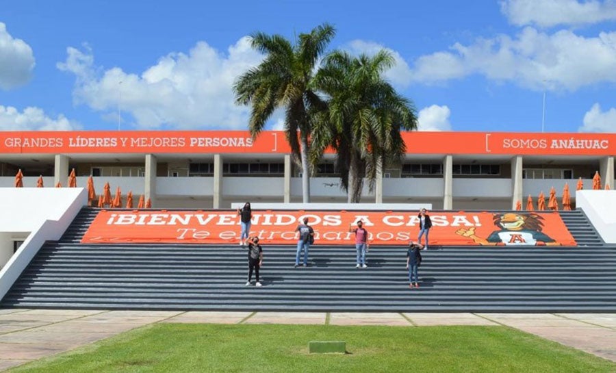 Alumnos en la universidad de Mérida