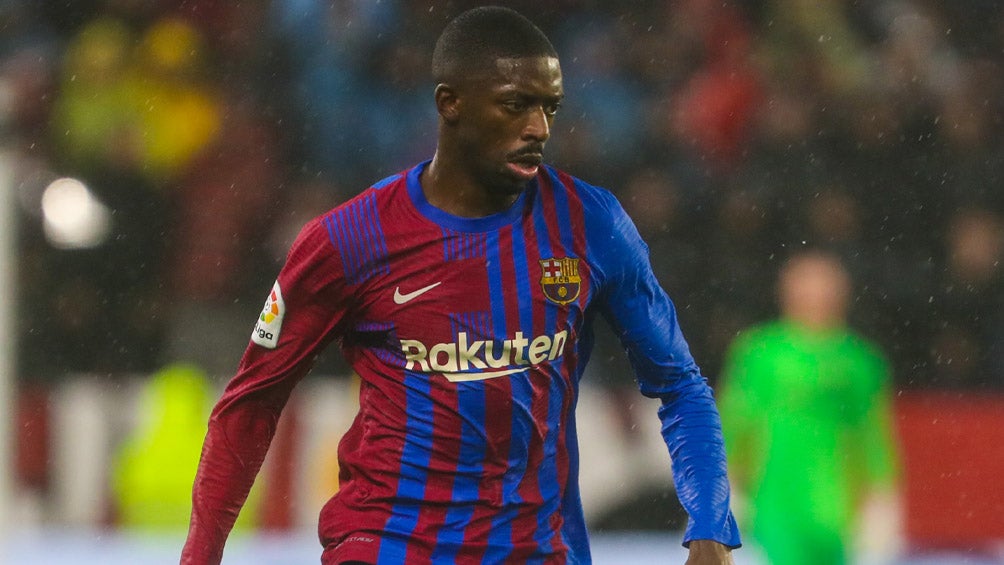 Ousmane Dembélé durante un duelo con el Barcelona 