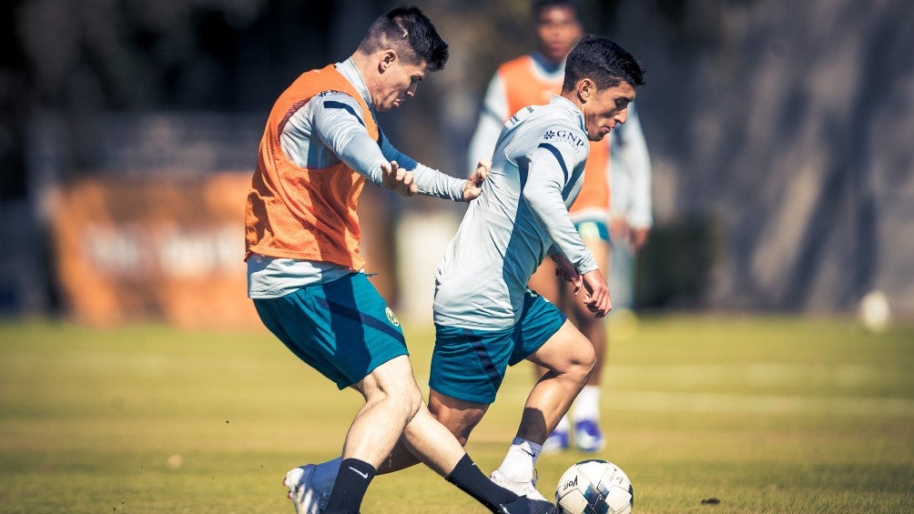 Alejandro Zendejas durante entrenamiento con el América