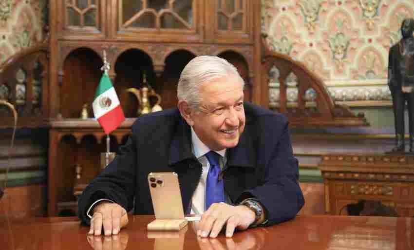 Lopez Obrador en una reunión en línea 