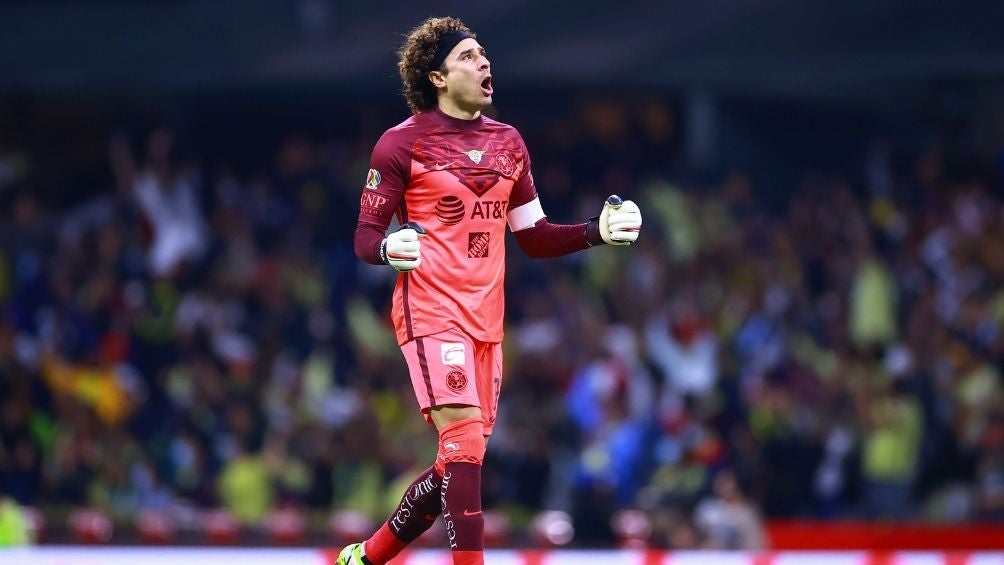 Ochoa en un partido con América