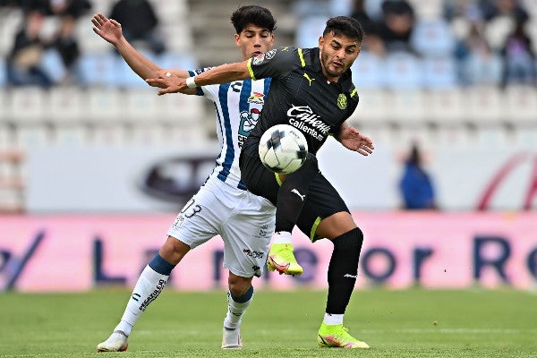 Alexis Vega durante partido con Chivas