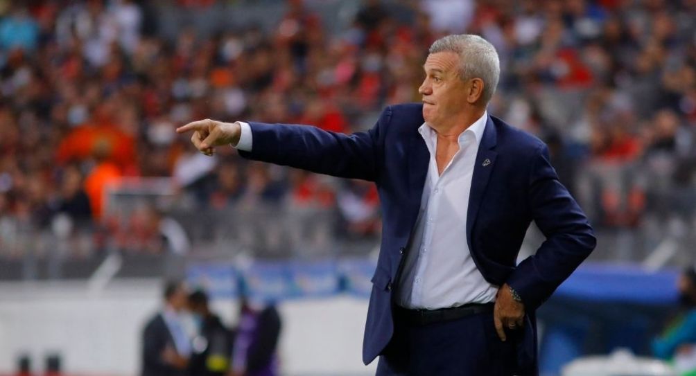 Javier Aguirre dirigiendo a Rayados de Monterrey