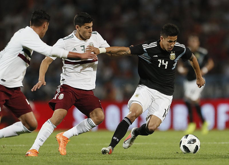 Meza durante un amistoso contra el Tri