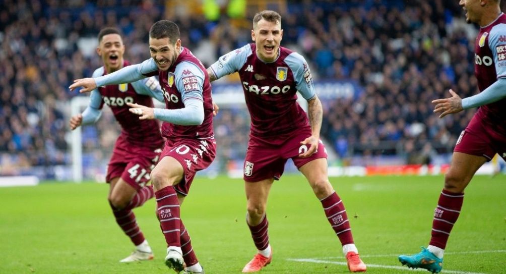 Jugadores del Aston Villa celebrando un gol