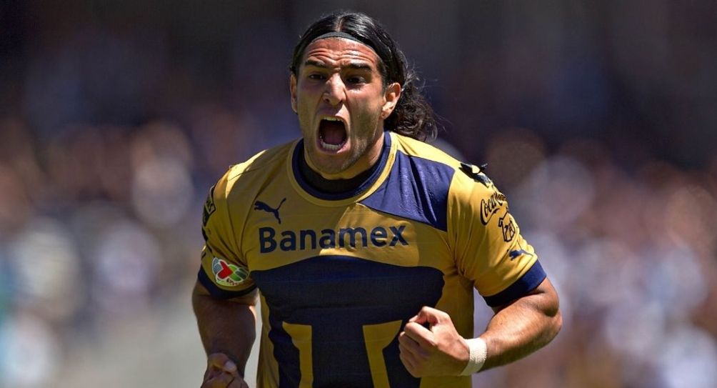 Martín Bravo festejando un gol con Pumas